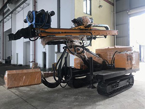 Hydraulic Impact Top Drive Crawler Drilling Rig YGL-C200